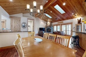 Dining - Immaculate Dog-Friendly Home with Private Hot Tub, Billiards, 2 Jacuzzi Tubs (South Lake Tahoe)