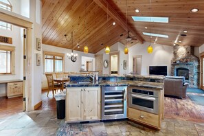 Fridge, microwave, oven, stovetop - Immaculate Dog-Friendly Home with Private Hot Tub, Billiards, 2 Jacuzzi Tubs (South Lake Tahoe)