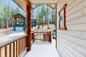 Property grounds - Immaculate Dog-Friendly Home with Private Hot Tub, Billiards, 2 Jacuzzi Tubs (South Lake Tahoe)