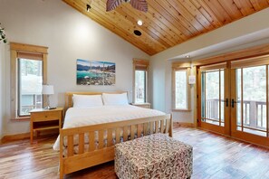 Desk, iron/ironing board, WiFi, bed sheets - Immaculate Dog-Friendly Home with Private Hot Tub, Billiards, 2 Jacuzzi Tubs (South Lake Tahoe)