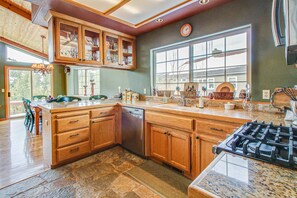 Fridge, microwave, oven, stovetop - Elegant Mountain Retreat, Shared Hot Tub, Pool, & Resort Amenities - Near Beach (Truckee)