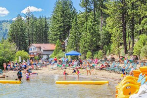 Beach nearby - Elegant Mountain Retreat, Shared Hot Tub, Pool, & Resort Amenities - Near Beach (Truckee)