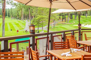Outdoor dining - Elegant Mountain Retreat, Shared Hot Tub, Pool, & Resort Amenities - Near Beach (Truckee)