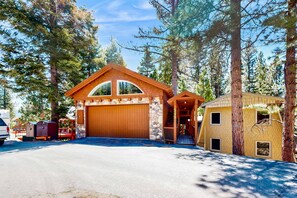 Exterior - Lake Getaway with trail access, forest view deck, 2 fireplaces & amenities (Incline Village)
