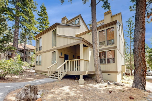 Exterior - Inviting condo with balconies, fireplace, outdoor pool, sauna, & fitness center (Kings Beach)