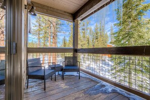 Property grounds - Northstar condo close to skiing with pool, hot tub, gym, game room & W&D (Truckee)