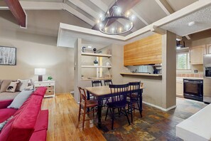 Interior - Townhome with Fireplace, Pool, Sauna, Free Shuttle Pickup-Drop-off to Ski Resort (Incline Village)