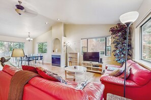 TV, fireplace, DVD player - Charming Cabin Home with Fireplace, W&D, Enclosed Backyard (South Lake Tahoe)