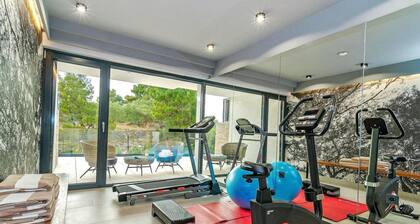 Stay With Rooftop Spa & Gym