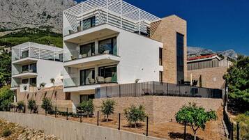 Villa | Exterior