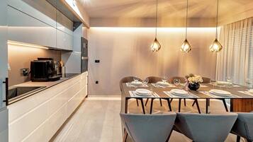 Villa | Dining