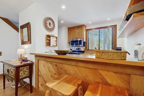 Fridge, microwave, oven, stovetop - Vintage Ski Condo Close to Slopes with WiFi, Shared Pools & Hot Tub, & Tennis (NorthStar-Truckee)
