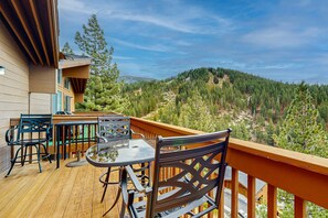 Outdoor dining - 4Story Lakeview Retreat with Pool Table, Decks & Designer Vibes in Incline Village (Incline Village)