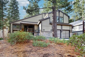 Exterior - Magical mountain home with movie theater, 9-person hot tub & full kitchen (Truckee)