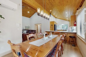 Dining - Magical mountain home with movie theater, 9-person hot tub & full kitchen (Truckee)