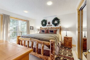 Iron/ironing board, WiFi, bed sheets - South Lake Tahoe Retreat: Skiing & Lakeside Fun! (South Lake Tahoe)