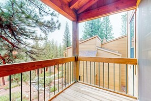 Property grounds - Peaceful mountain retreat with pool, hot tub, & deck views - near skiing & golf (Truckee)