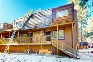 Exterior - Family-friendly townhouse with WiFi, streaming, W&D, and close to skiing (South Lake Tahoe)