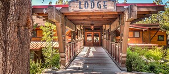 Cozy studio condo with kitchenette, deck, WiFi, & nearby activities