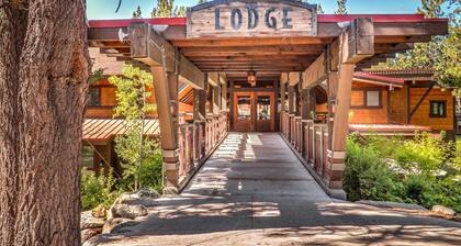 Cozy studio condo with kitchenette, deck, WiFi, & nearby activities