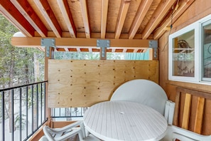 Property grounds - Cozy cabin in the heart of nature with wood fireplace, deck & loft (Soda Springs)