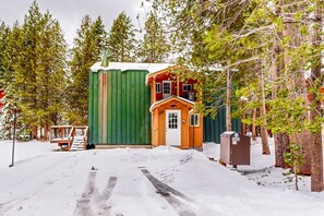 Exterior - Cozy cabin in the heart of nature with wood fireplace, deck & loft (Soda Springs)