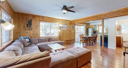 Spacious, rustic home with modern appliances, arcade games, & dog friendly