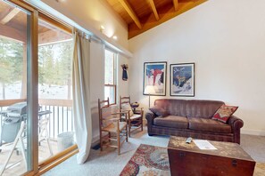 TV, fireplace, DVD player, offices - Cozy condo with fireplace, nearby skiing, WiFi and balcony with views (Northstar - Truckee)