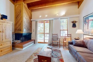 TV, fireplace, DVD player, offices - Cozy condo with fireplace, nearby skiing, WiFi and balcony with views (Northstar - Truckee)