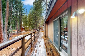 Terrace/patio - Dog-friendly retreat in Incline Village with fireplace & washer&dryer (Incline Village)