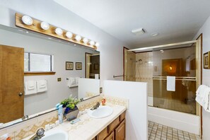 Shower, hair dryer, towels - Dog-friendly retreat in Incline Village with fireplace & washer&dryer (Incline Village)