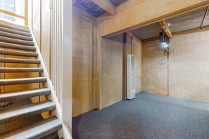 Interior - Ski dream walkable to lifts - 2 decks, WFH area & shuttle pick-up across street (Stateline)