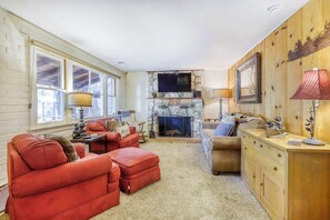 A cozy living room with a fireplace, comfortable seating, and a television. - Basecamp on Aspen (South Lake Tahoe)