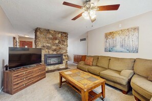 TV, fireplace, offices - Charming Home with Spa, Near Ski Resort and Lake Tahoe Timber Cove Marina Beach (South Lake Tahoe)