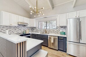 Fridge, microwave, oven, stovetop - Experience Lake Tahoe at Stunning Family-friendly Incline Village Townhome (Incline Village)