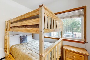 Iron/ironing board, WiFi, bed sheets - Condo Near Ski Resorts with Fireplace, Pool, Spa, Sauna, washer&dryer (Olympic Valley)