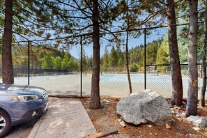 Property grounds - Condo Near Ski Resorts with Fireplace, Pool, Spa, Sauna, washer&dryer (Olympic Valley)