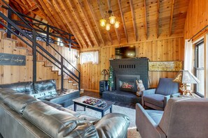 TV, fireplace, offices