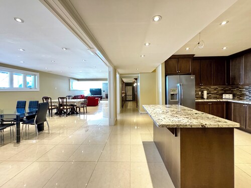 Waterfront Bright and Spacious Getaway