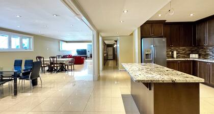 Waterfront Bright and Spacious Getaway