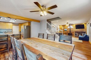 Dining - Charming Cabin Close to Restaurants, Shops, Ski Resort, Lake (South Lake Tahoe)