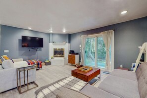 TV, DVD player, offices - Dog-Friendly Home with Hot Tub, Lovely Backyard Meadow, Walk to Shops & Restaurants (South Lake Tahoe)