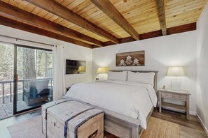 WiFi, bed sheets - Kings Beach Condo Near Lake Tahoe w/Fireplace, Shared Pool, Tennis Courts, Deck (Kings Beach)