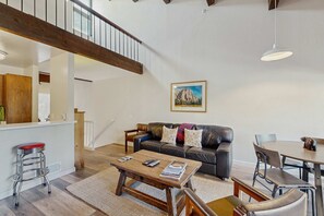 TV, fireplace, DVD player, offices - Kings Beach Condo Near Lake Tahoe w/Fireplace, Shared Pool, Tennis Courts, Deck (Kings Beach)