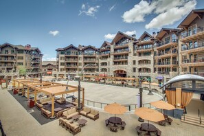 Outdoor dining - Cozy condo with mountain views, free shuttle & W&D (NorthStar-Truckee)