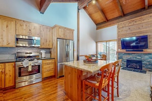 Fridge, microwave, oven, stovetop - Cozy condo with mountain views, free shuttle & W&D (NorthStar-Truckee)