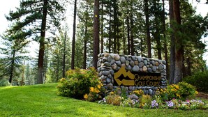 A stone sign with 'Championship Golf Course' written on it, surrounded by greenery and flowers. - Family-Friendly townhouse near lake - convenient & walkable location (Incline Village)