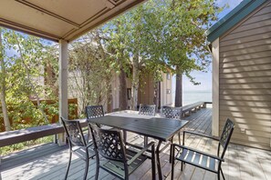 Outdoor dining - Tranquil townhome with picturesque lake views and an abundance of amenities (South Lake Tahoe)