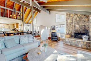 Fernseher, Kamin, Arbeitsbereiche