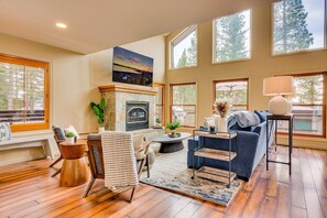TV, fireplace, offices - ️ Mountain Escape in Incline Village | Views, Fireplaces, & Family Vibes (Incline Village)